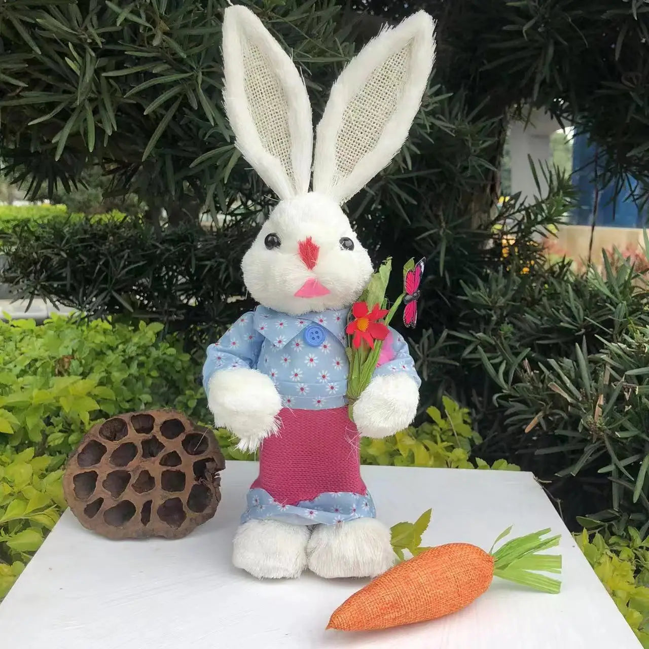 Conejo de Paja 35cm con Ropa - Decoración de Pascua