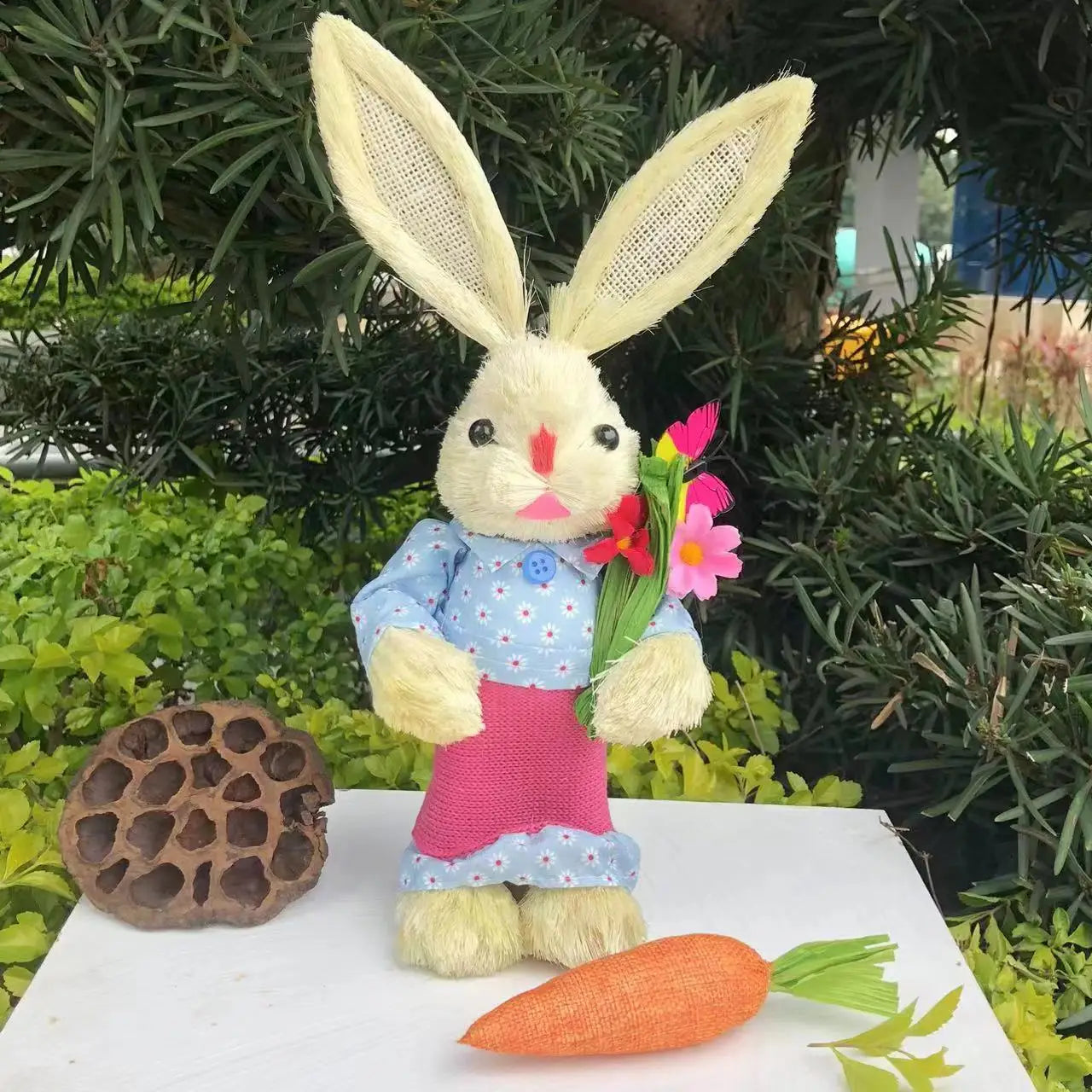 Conejo de Paja 35cm con Ropa - Decoración de Pascua