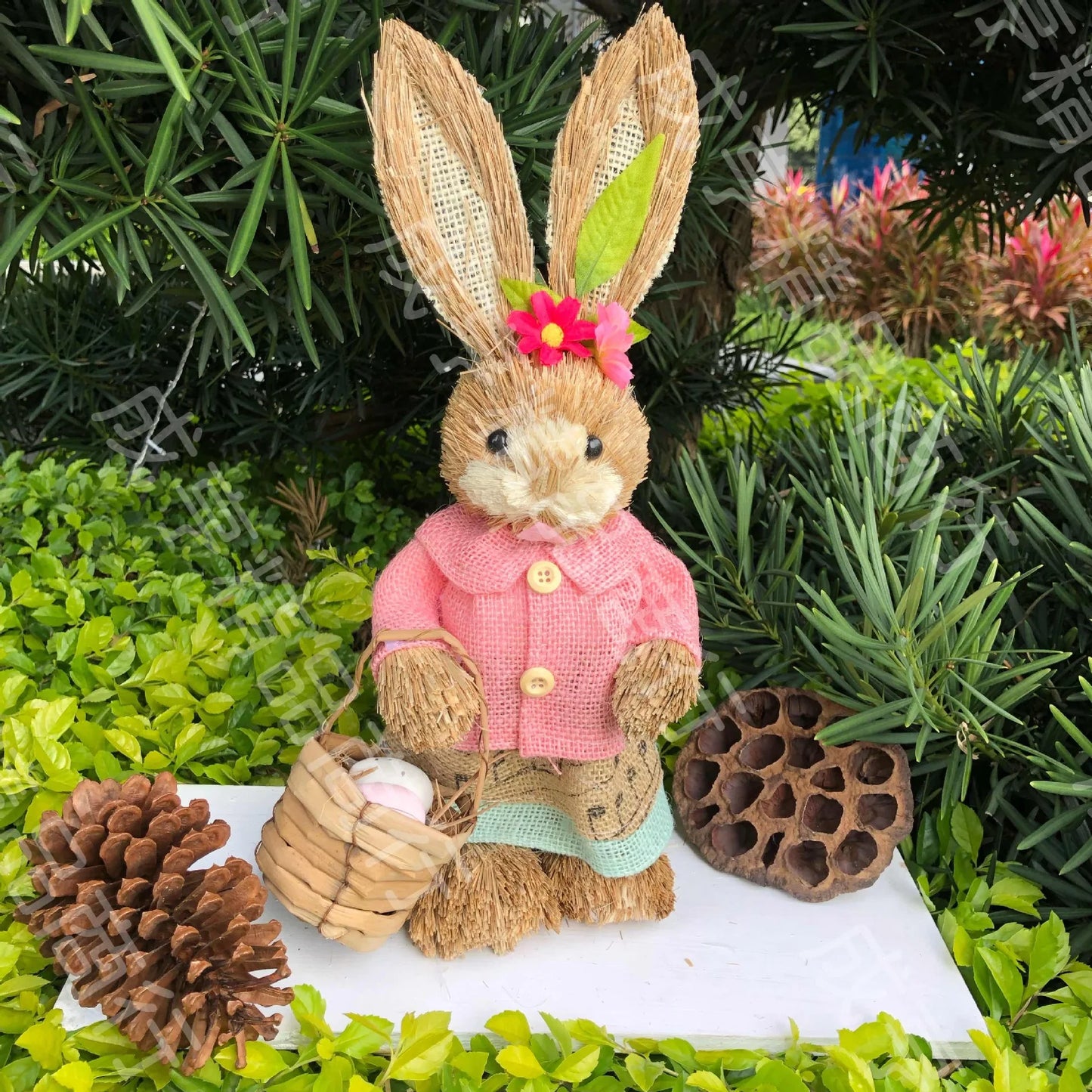Conejo de Paja 35cm con Ropa - Decoración de Pascua