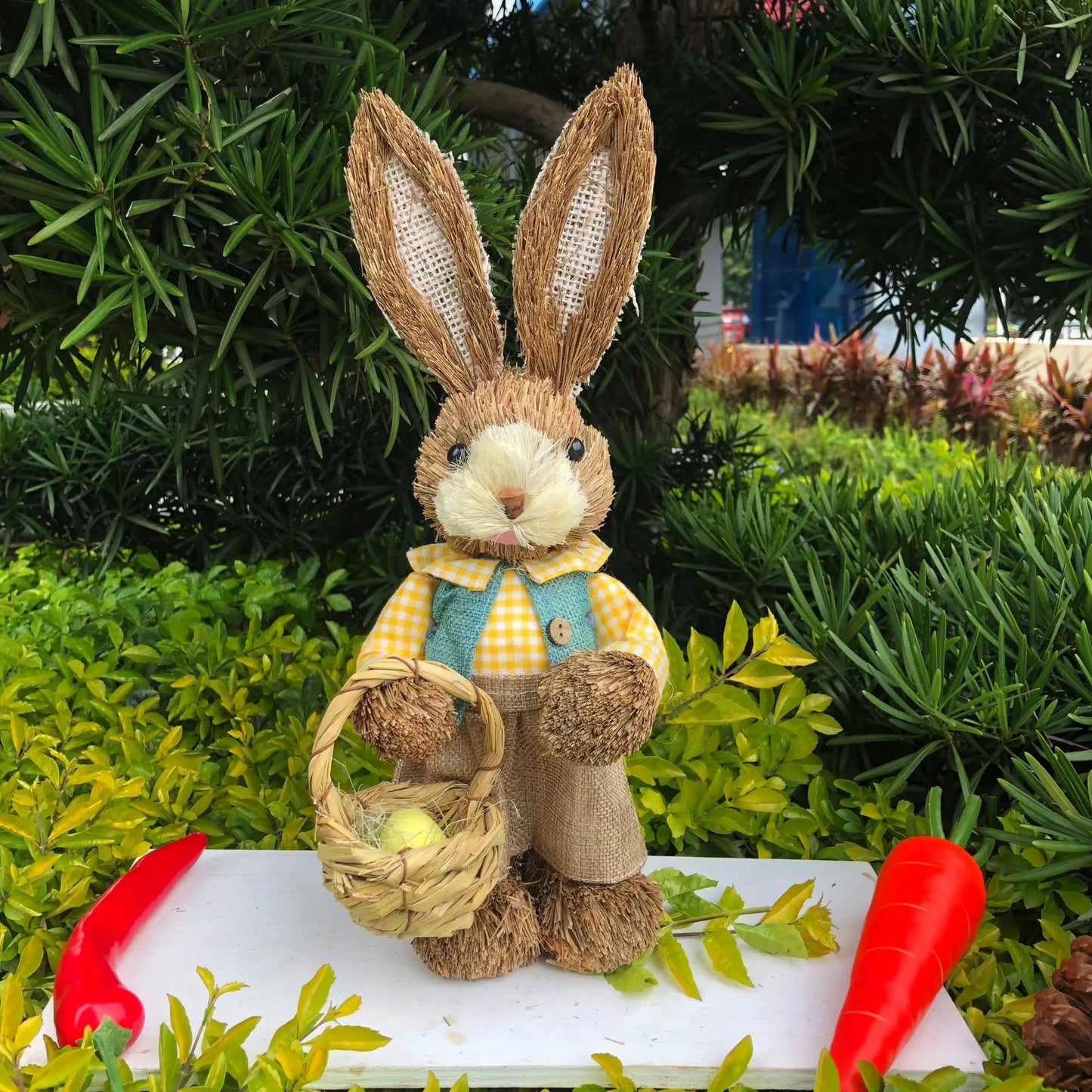 Conejo de Paja 35cm con Ropa - Decoración de Pascua