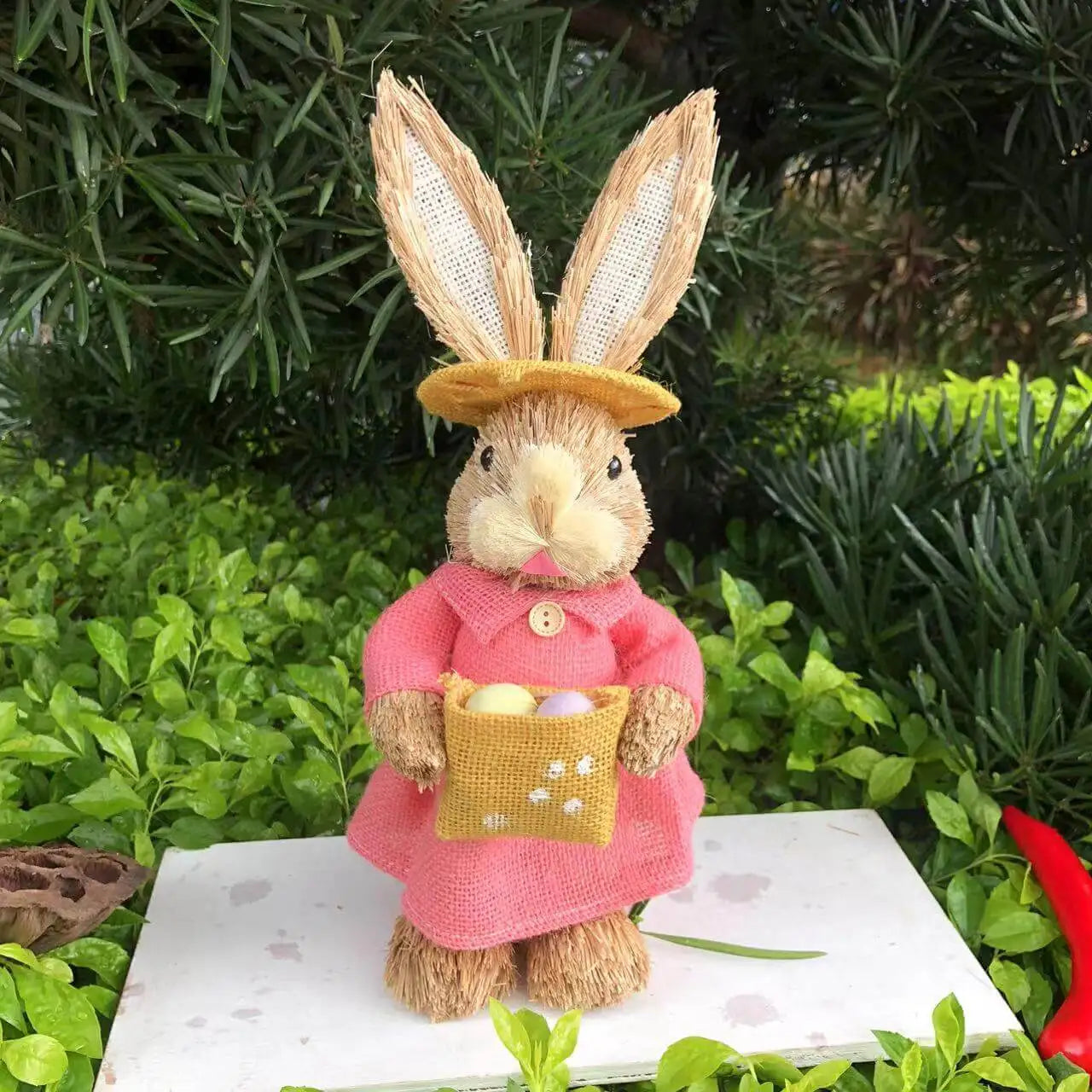 Conejo de Paja 35cm con Ropa - Decoración de Pascua