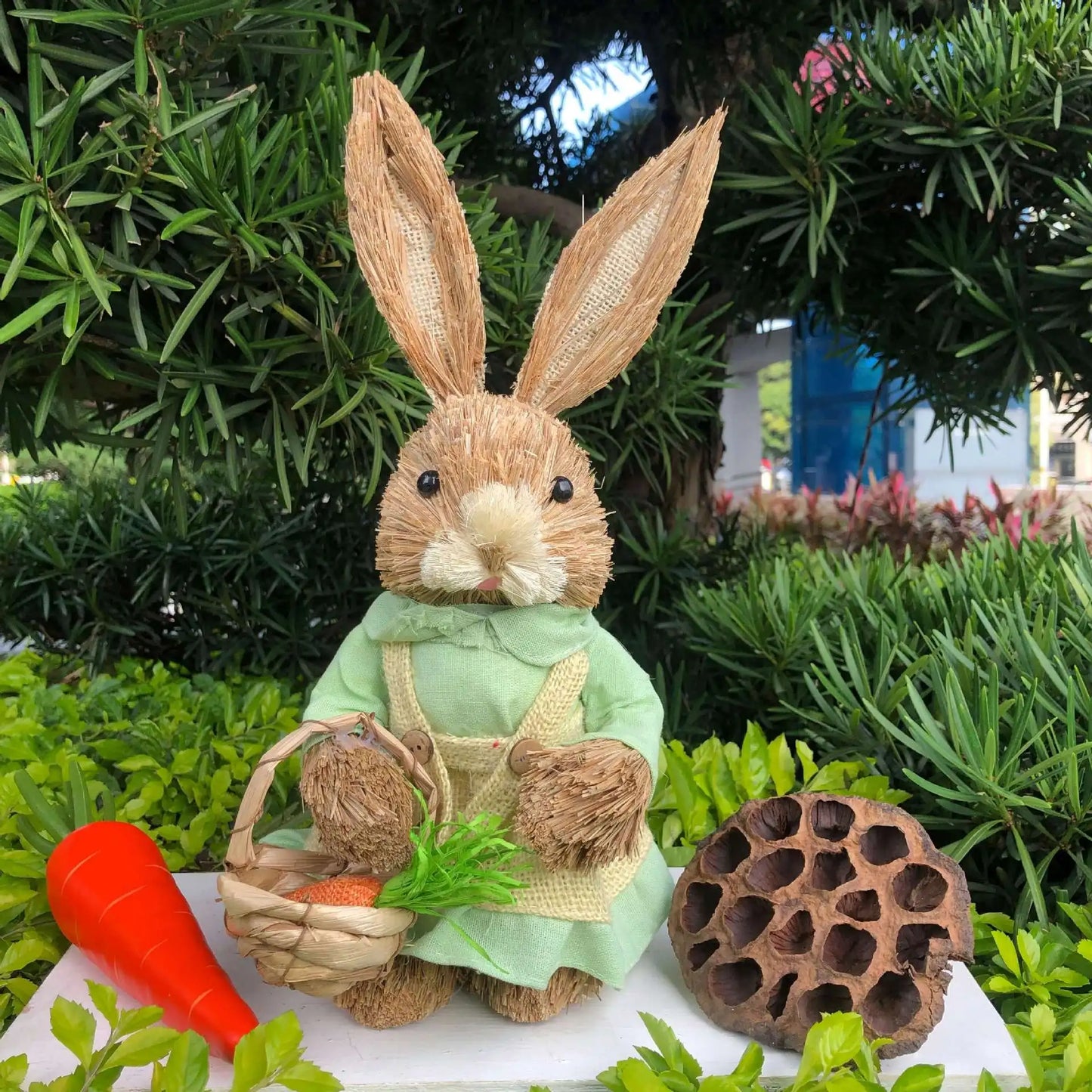 Conejo de Paja 35cm - Decoración de Pascua y Eventos