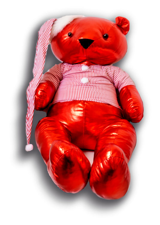 Oso rojo con pijama a rayas